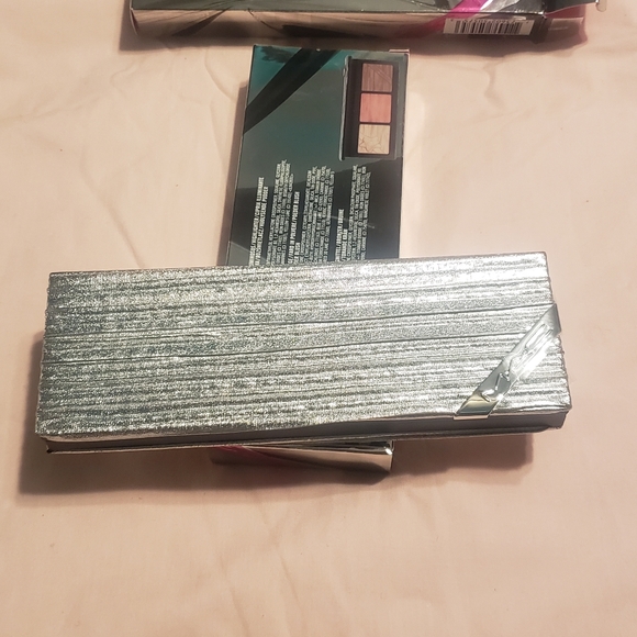 M.A.C - Picture 2 of 8